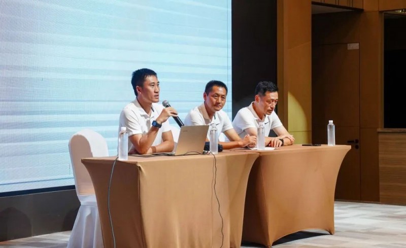 首届中国青少年足球联赛：给孩子们世界杯的礼遇