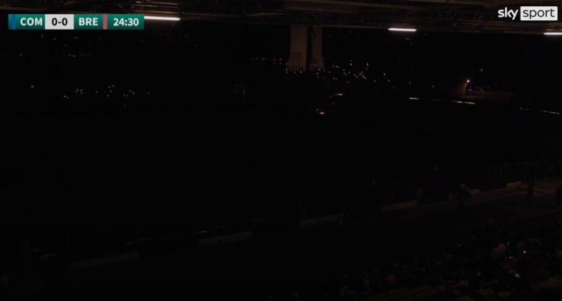 法布雷加斯首秀当晚科莫主场停电，导致比赛中断9分钟