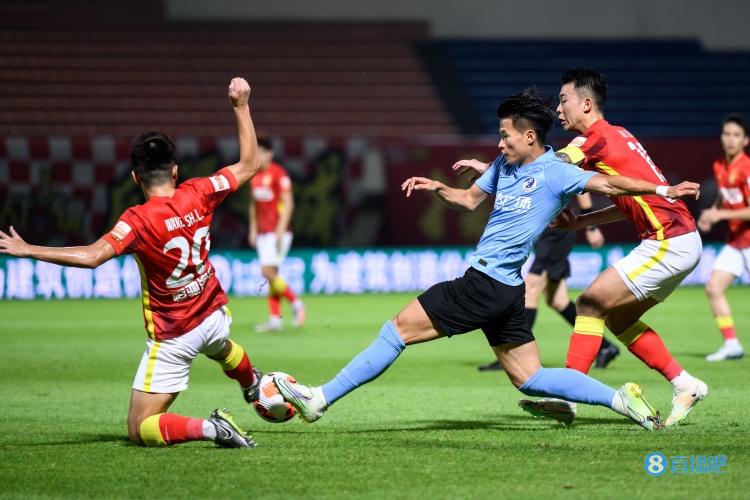 广州队0-0大连人全场数据：控球率平分秋色，射门2-15