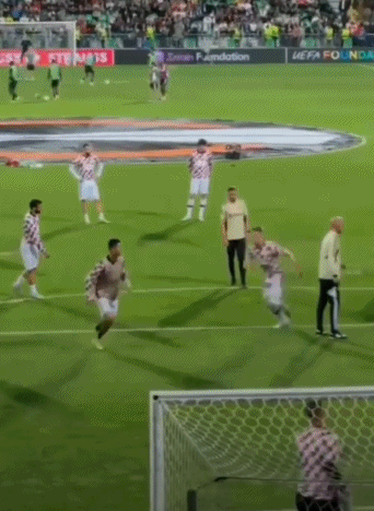 【QY球友会】我是被秀到了!C罗赛前训练大秀“插花脚”射门,破门角度刁钻