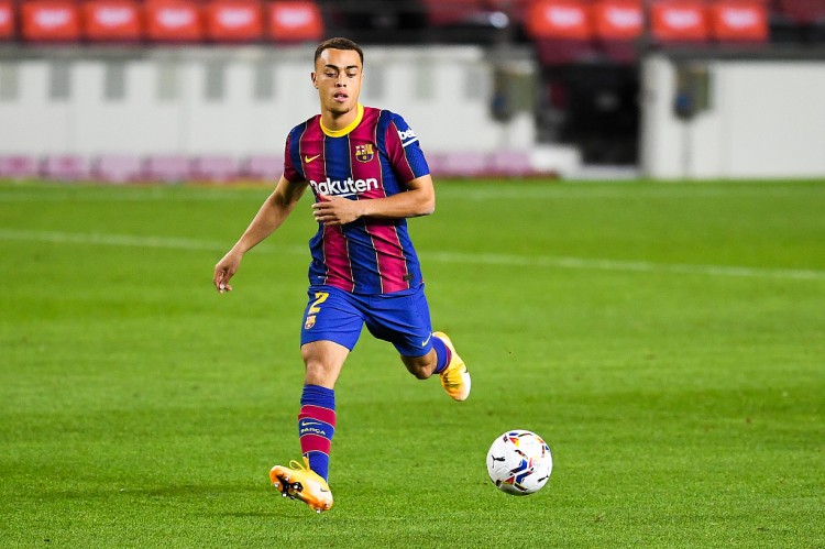 【QY球友会】记者:德斯特接近租借米兰,租期一个赛季附带2000万欧购买选择权