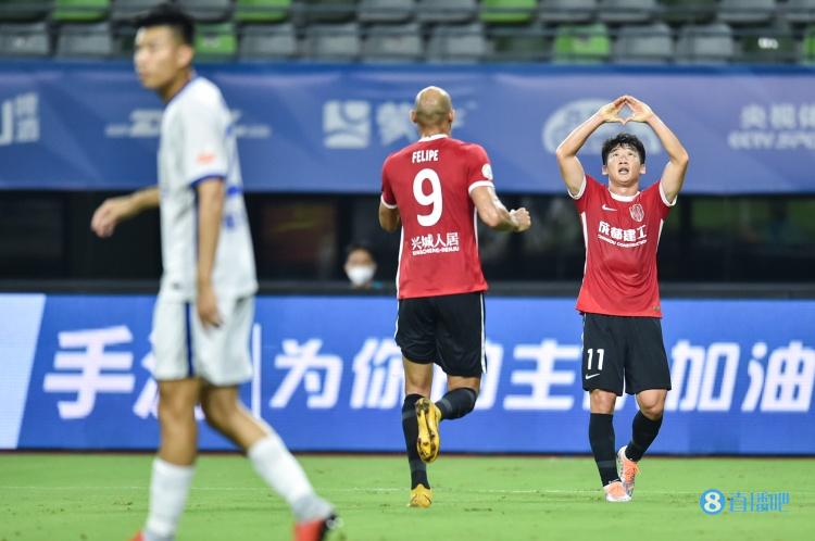 足球报：成都蓉城到海口后遇到小意外，又耽误了一整天训练