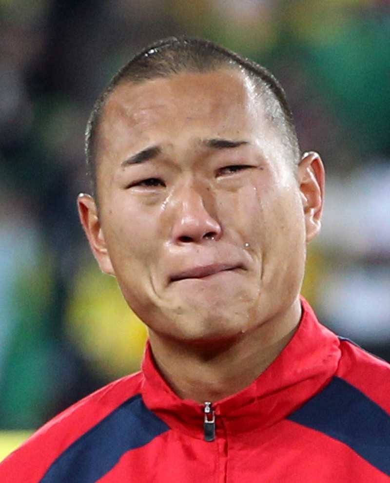 官方：朝鲜前锋郑大世宣布退役，曾在南非世界杯一哭成名