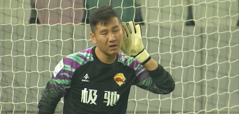 【QY球友会】泾川文汇门将一战成名，首个主罚命中后鞠躬+成功守门后抚耳嘲讽