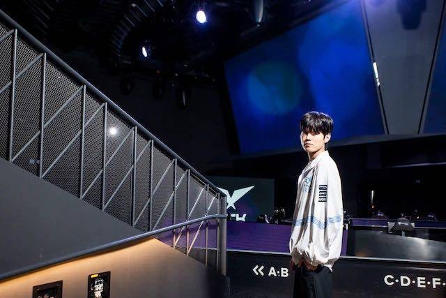 【QY球友会】朝鲜日报采访Deft:纵观体育项目 也不是最优秀的选手组队才能夺冠