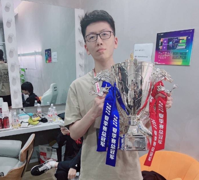 【QY球友会】涵艺科普JDG经理爱笑资历：力排众议拉来Homme 从谈判桌上抢来369