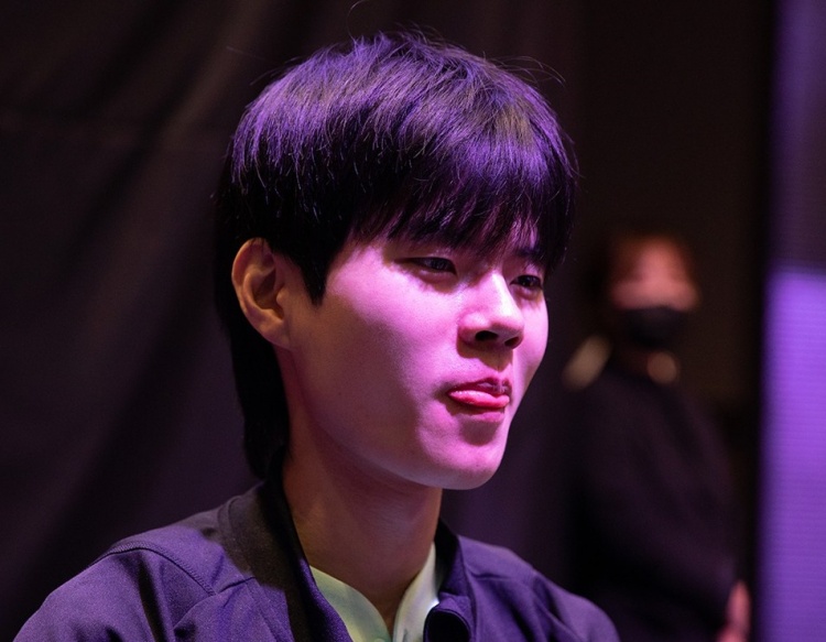 【QY球友会】Deft：这个冠军只有我一个人有，LCK主办的第一届푸시팝比赛冠军