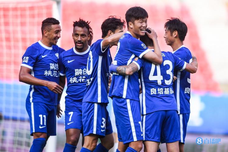 足球报：武汉一城包揽男女足双冠，是中国足球职业化以来第一次