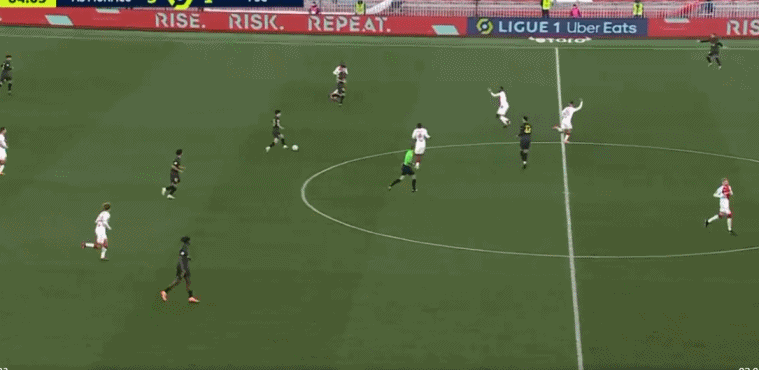 【QY球友会】就这态度?内马尔抱怨队友未传球,维蒂尼亚摊手回应?♂️