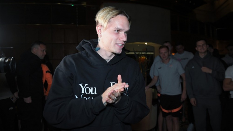 常回家看看 ?穆德里克回矿工告别，与众人一起拍下大合照