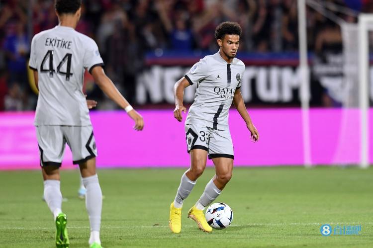 队报：16岁中场小将埃梅里将会在巴黎对阵摩纳哥的比赛先发