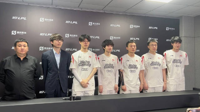 【QY球友会】赛后群访Theshy：第一局拿下MVP的心情 开心