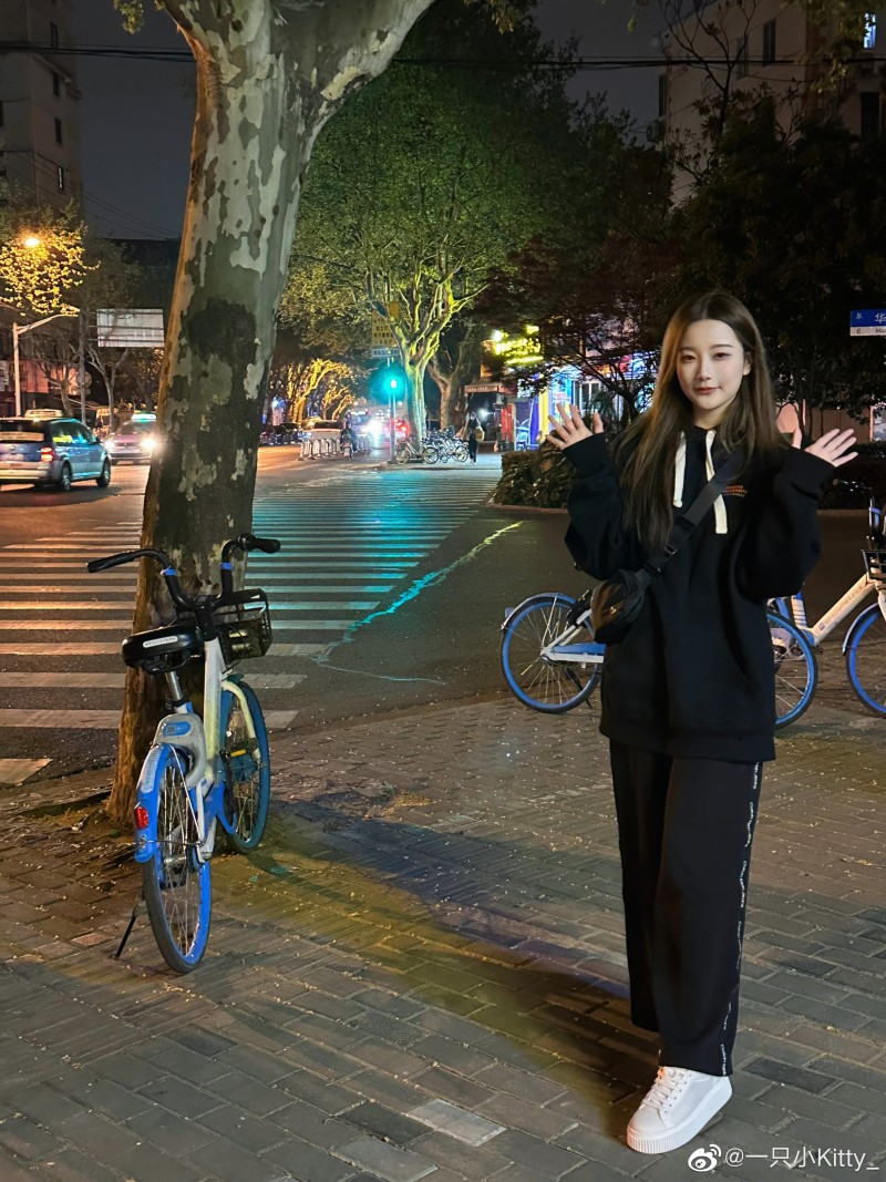 【QY球友会】LPL英文流女解说Kitty来上海参加LPL十周年啦！