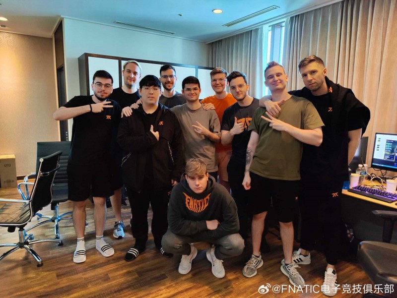 【QY球友会】FNC俱乐部发文称中单选手Oscarinin达到韩国，FNC全员到齐备战S13
