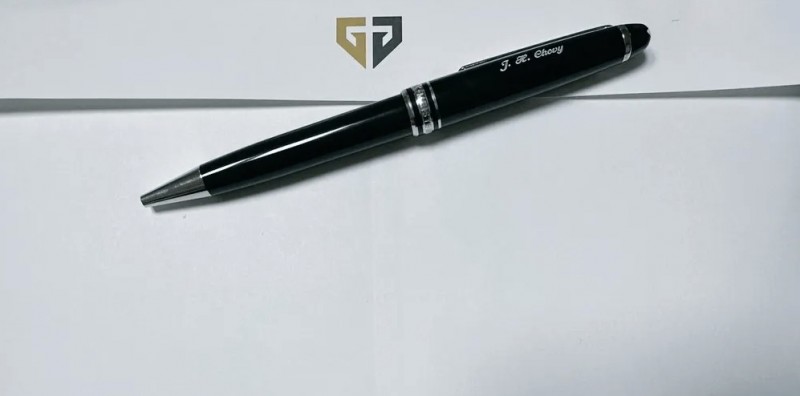 【QY球友会】明示!韩媒记者更新照片:GEN信封上放着一根有着Chovy名字的钢笔✒