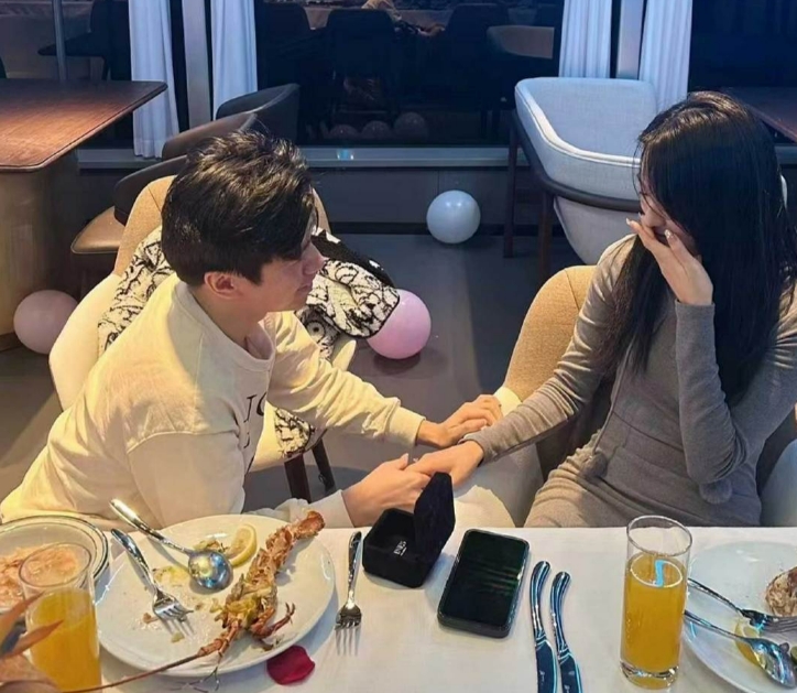 【QY球友会】恭喜！xinyi浪漫晚餐中向女友求婚 成功求婚！