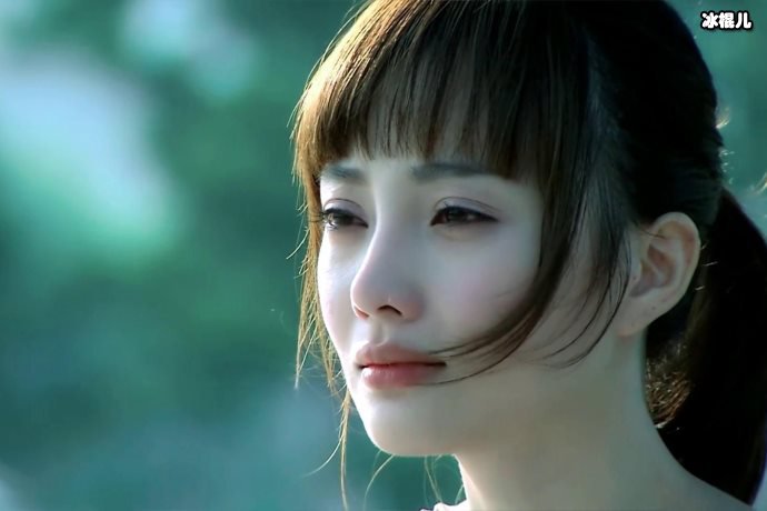 【QY球友会】李小璐白色毛衣尽显年轻，宛如女神般