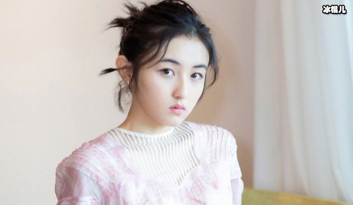 【QY球友会】一身中性衣服的张子枫，这样穿真的有点酷