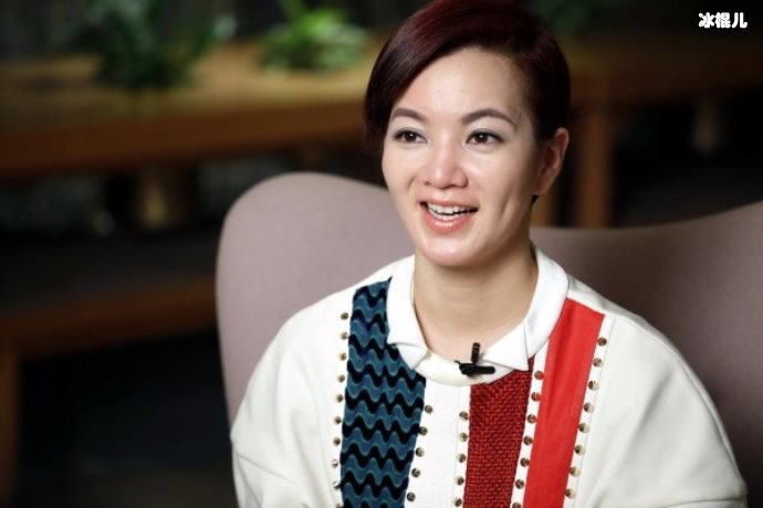 【QY球友会】著名女星近照曝光状态极差眼袋成亮点，与旁边阿雅形成鲜明对比