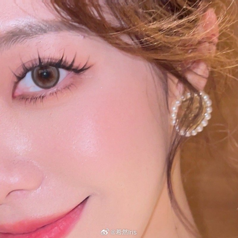 【QY球友会】主持希然晒照：虽然很晚了 但很满意这个妆说是~