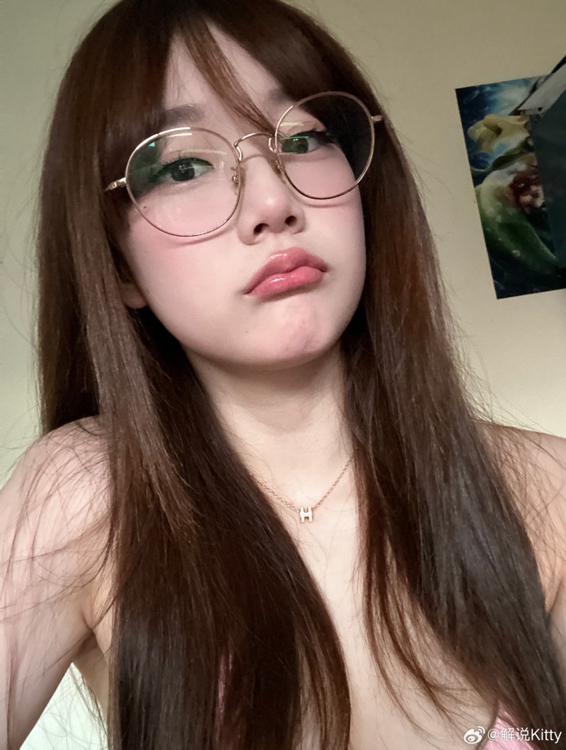 【QY球友会】粉嘟嘟的小嘴~解说Kitty晒照：Loopy！