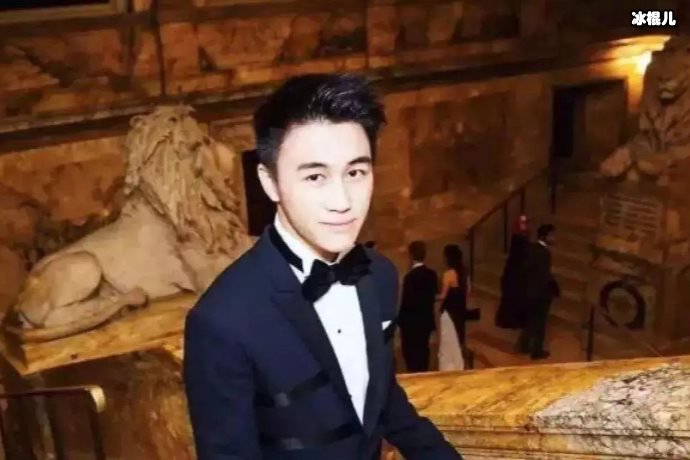 【QY球友会】何猷君出门逛街，赌王的儿子身高成迷