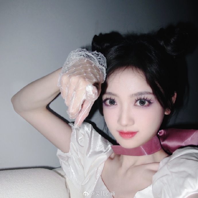 【QY球友会】八面玲珑，灵儿发布乖巧小猫咪风格自拍：喵~