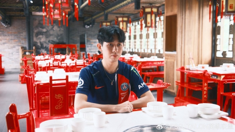 【QY球友会】PSG晒选手赛前照片并配文：我们已经准备就绪了！