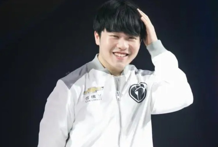 【QY球友会】Rookie：任何队伍都有拿冠军的可能和潜力，谁知道S8我们夺冠呢！