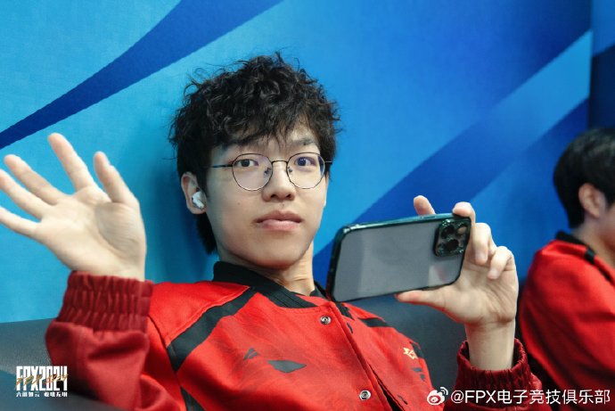 【QY球友会】吧友们觉得A组EDG、FPX、JDG、TT四队，谁能登峰，谁会涅槃