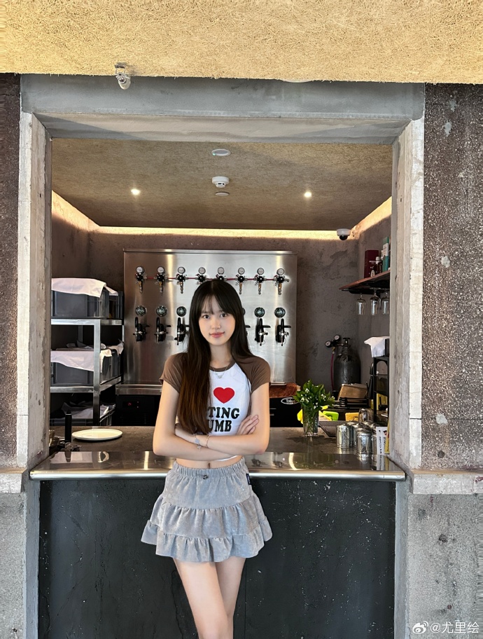 【QY球友会】GALA女友尤里绘晒照：古德墨柠美味得不行