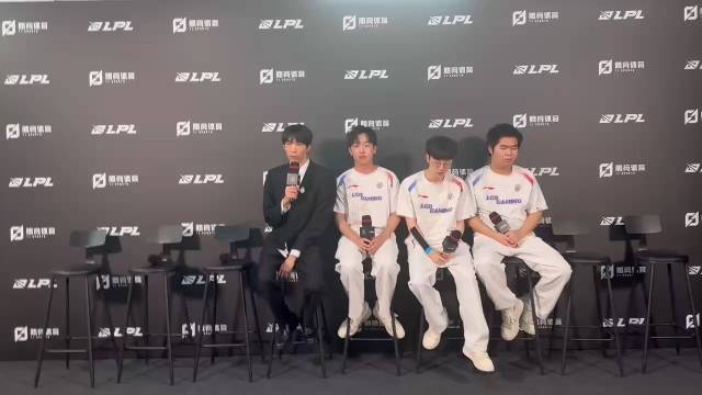 【QY球友会】LGD赛后采访 教练：阵容选择上面出了大问题吧 后面会好好调整