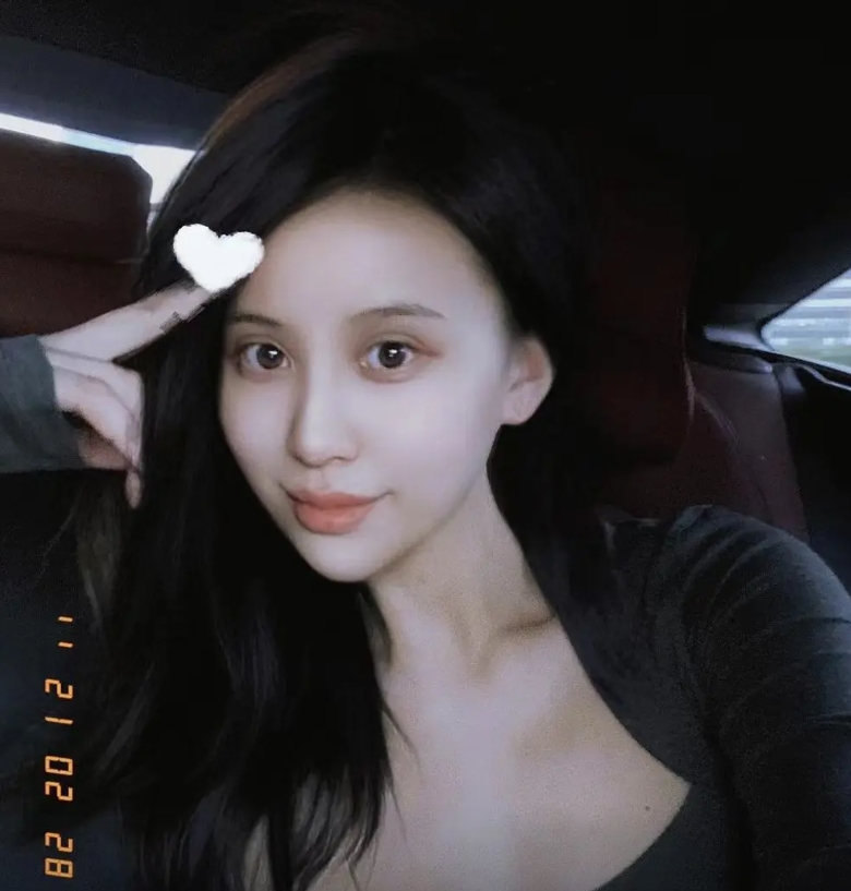 【QY球友会】中专Raper版本答案？小乐言疑似结交富婆女友：座驾库里南 直播豪刷几百万
