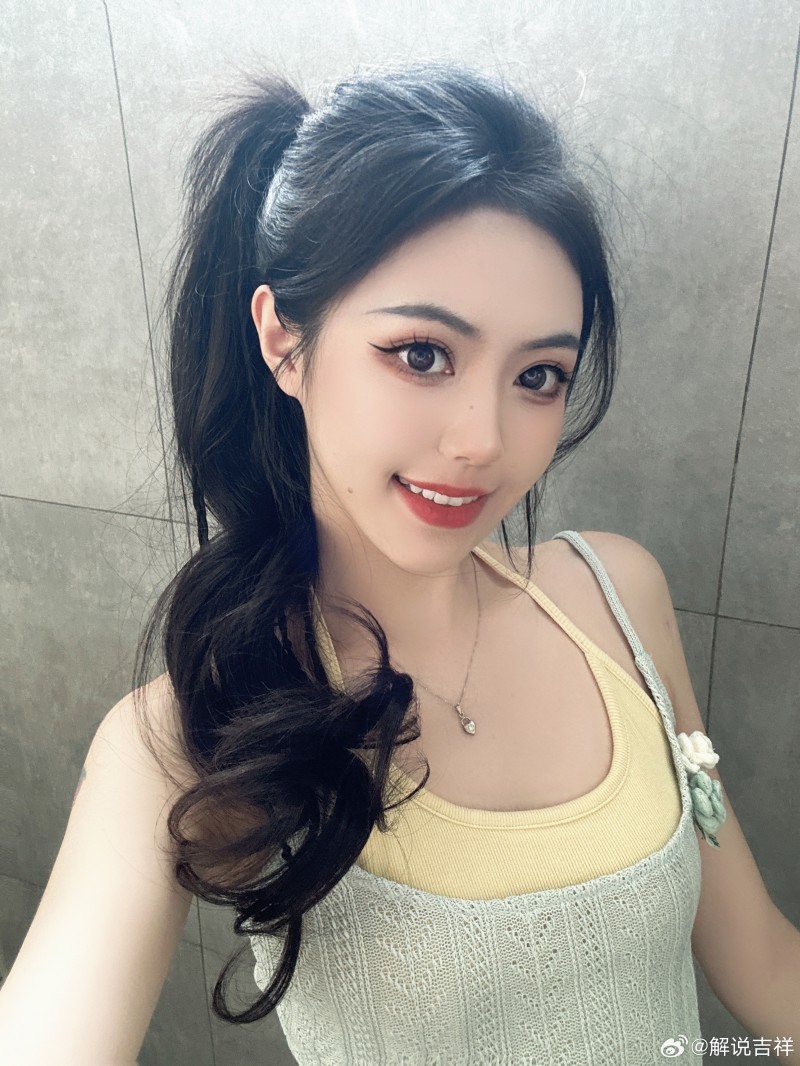 【QY球友会】PEL美女解说吉祥晒美照：准备好成都线下见了吗！我准备好了！