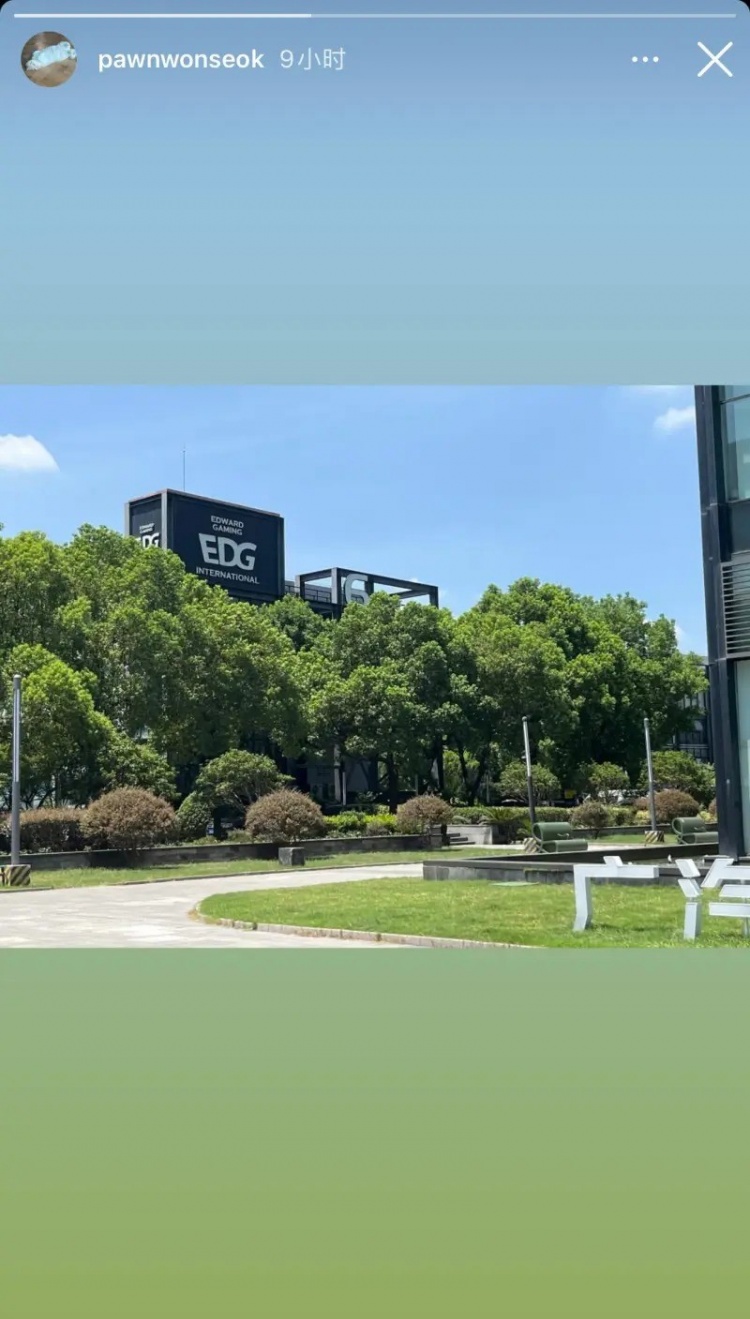 【QY球友会】故地重游！前EDG中单Pawn更新动态晒出EDG基地照片