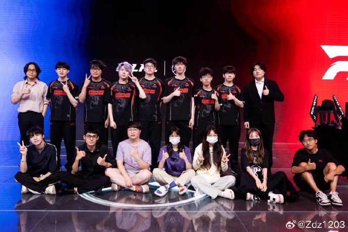 【QY球友会】无缘下一轮+S14,FPX上单Zdz发文：或许不会太晚，明年再进一步
