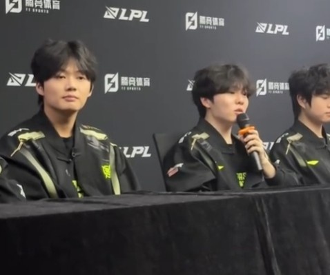 【QY球友会】第三局为什么选豹女？Rookie：选豹女就是自己玩，给我拖时间发育