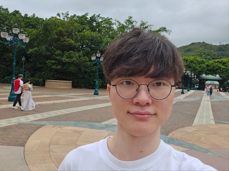 【QY球友会】Faker更博晒照：香港
