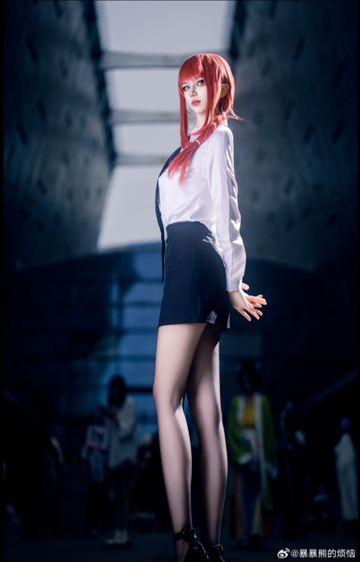 【QY球友会】CSGO美女解说晒COS照：有一说一，黑丝和腿都不错~