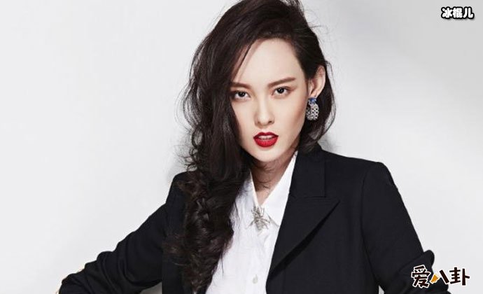 【QY球友会】杨之楹身高被曝造假，白皙大长腿吸睛是富家女？