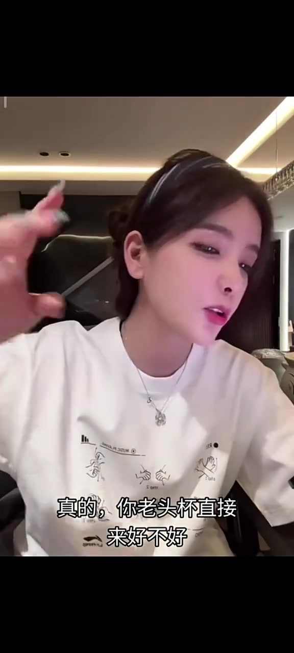 【QY球友会】Rita:你当面跟我说想要那个会支愣的袜子,那我觉得你是这个?