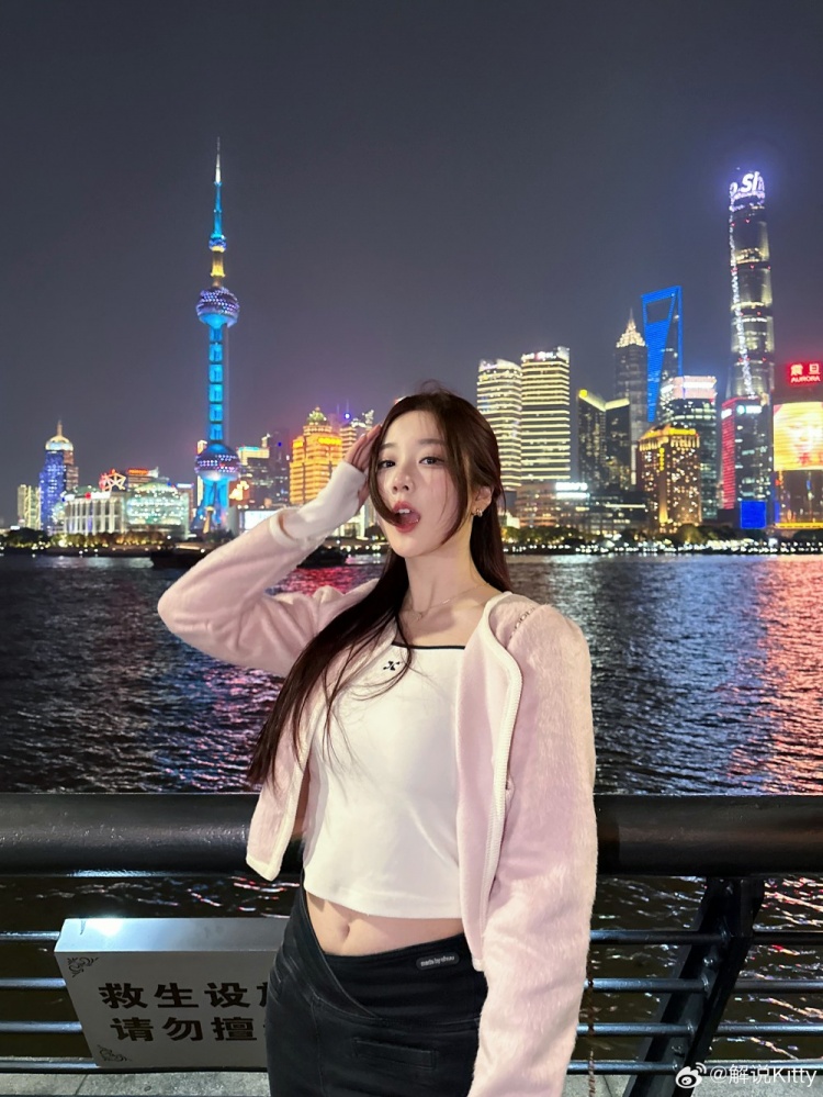 解说Kitty分享夜景照片：一起看风景吗?