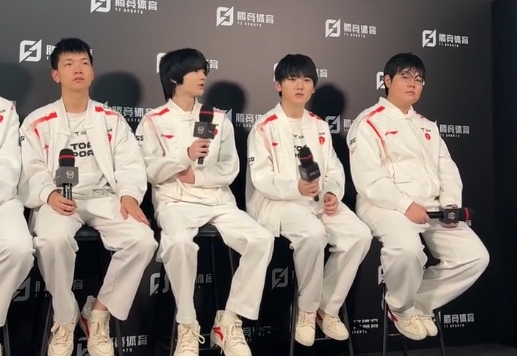 【QY球友会】TES下路双人组谈磨合情况：辅助对ADC放心！双方都认为磨合还不错