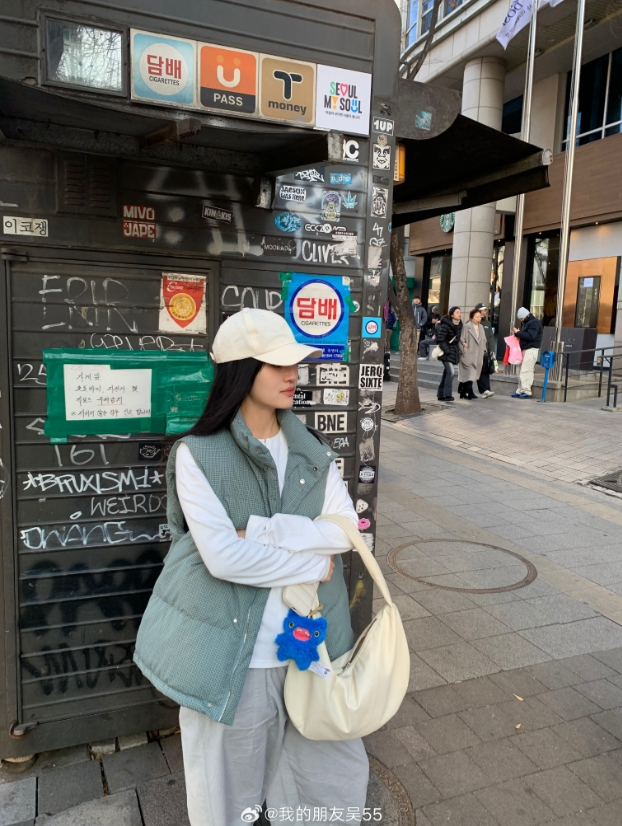 【QY球友会】像！真的太像了！JKL女友吴55晒照：妈妈问我为什么一天吃八顿
