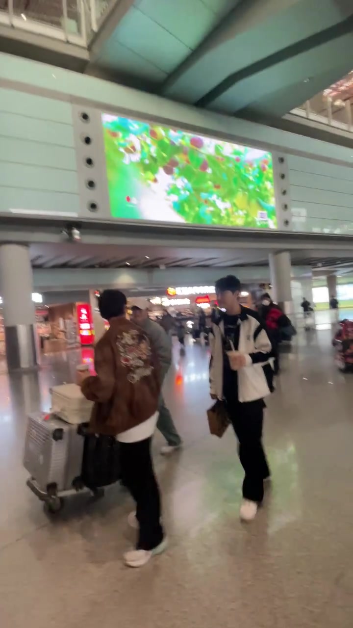 【QY球友会】JDG分享视频:Peyz已经顺利抵达中国