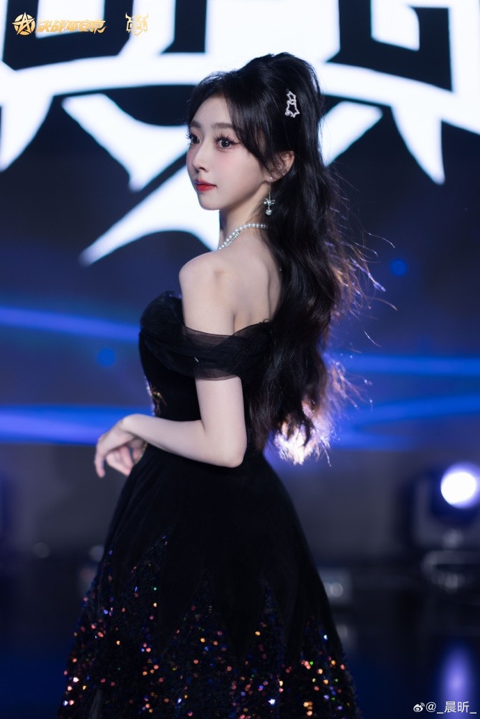 决战平安京美女解说晨昕晒照：所有的道别里我最喜欢下次见?