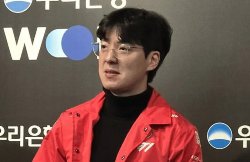 T1主教练kkoma回应下路首发选择：难以给出答复,保持耐心继续观望