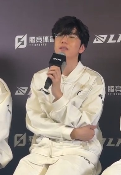 得让他有点紧迫感！Jiejie：赢JDG的心得就是遇见熟人下狠手