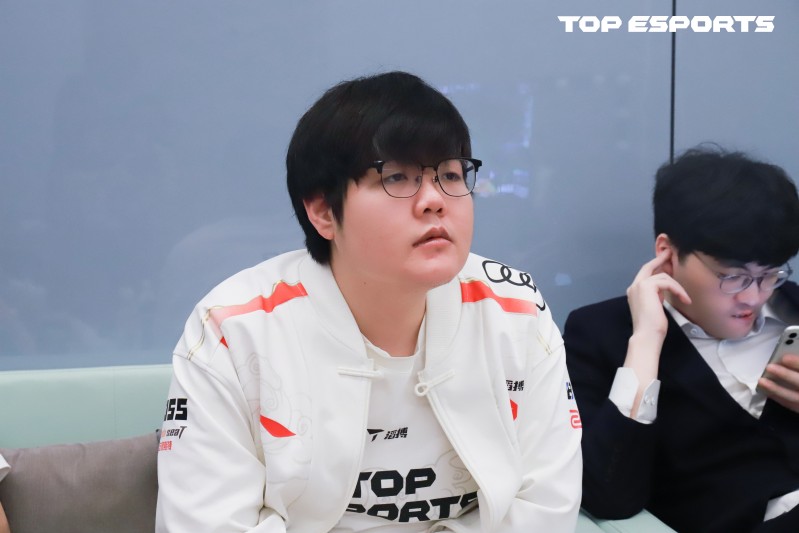 66的9！369重拳出击 狼母游龙格温压制 两局单杀