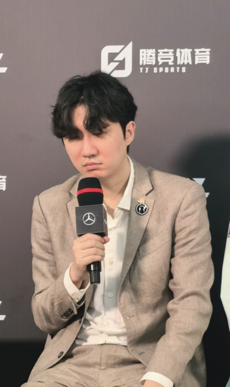 【QY球友会】合着新版本只关注巢虫了？iG教练：关于巢虫的时间改动说了很多